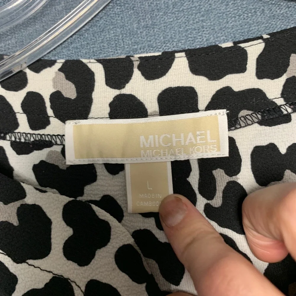 Michael Kors Blouse Top Womens Large Beige Leopard Print Round Hem Summer V Neck